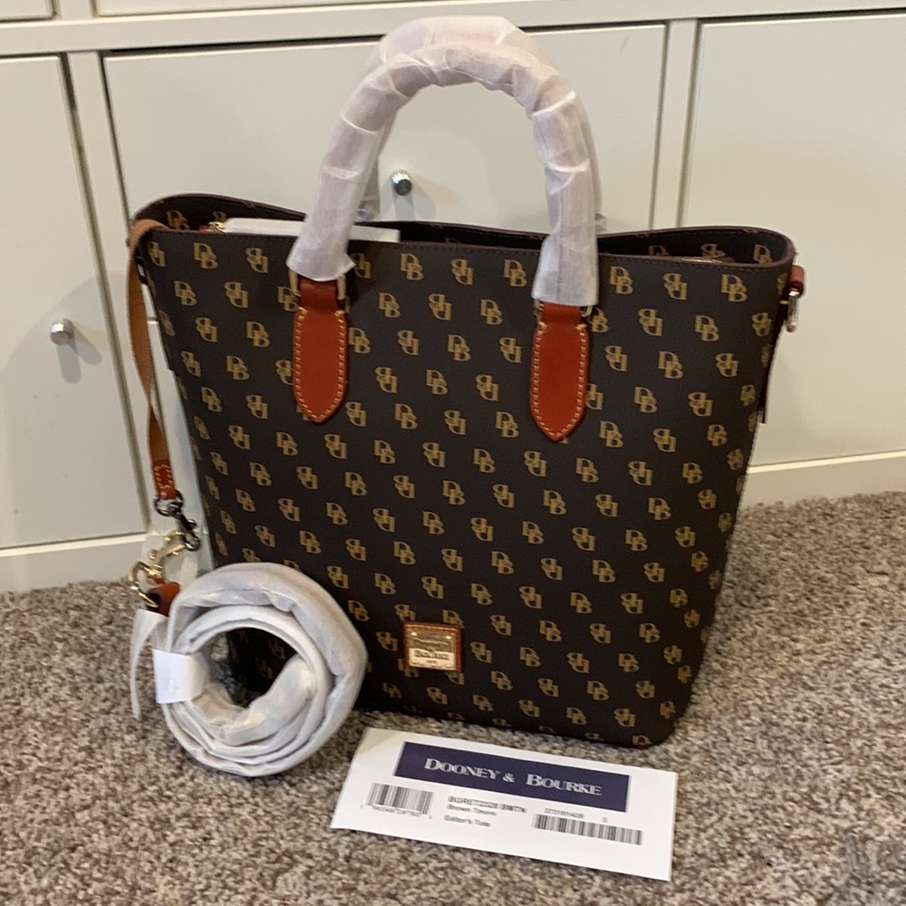 Dooney and Bourke Editor’s Tote in Gretta Signature  Brown Tmoro w/ Leather Trim